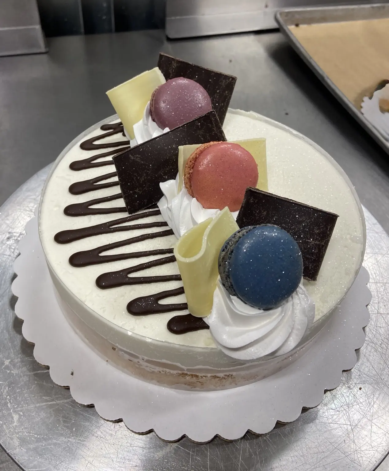 Macaron-topped cake