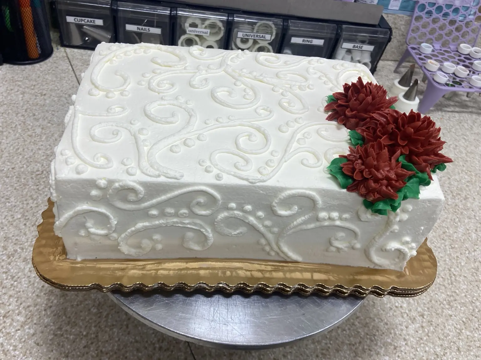 Elegant white floral cake