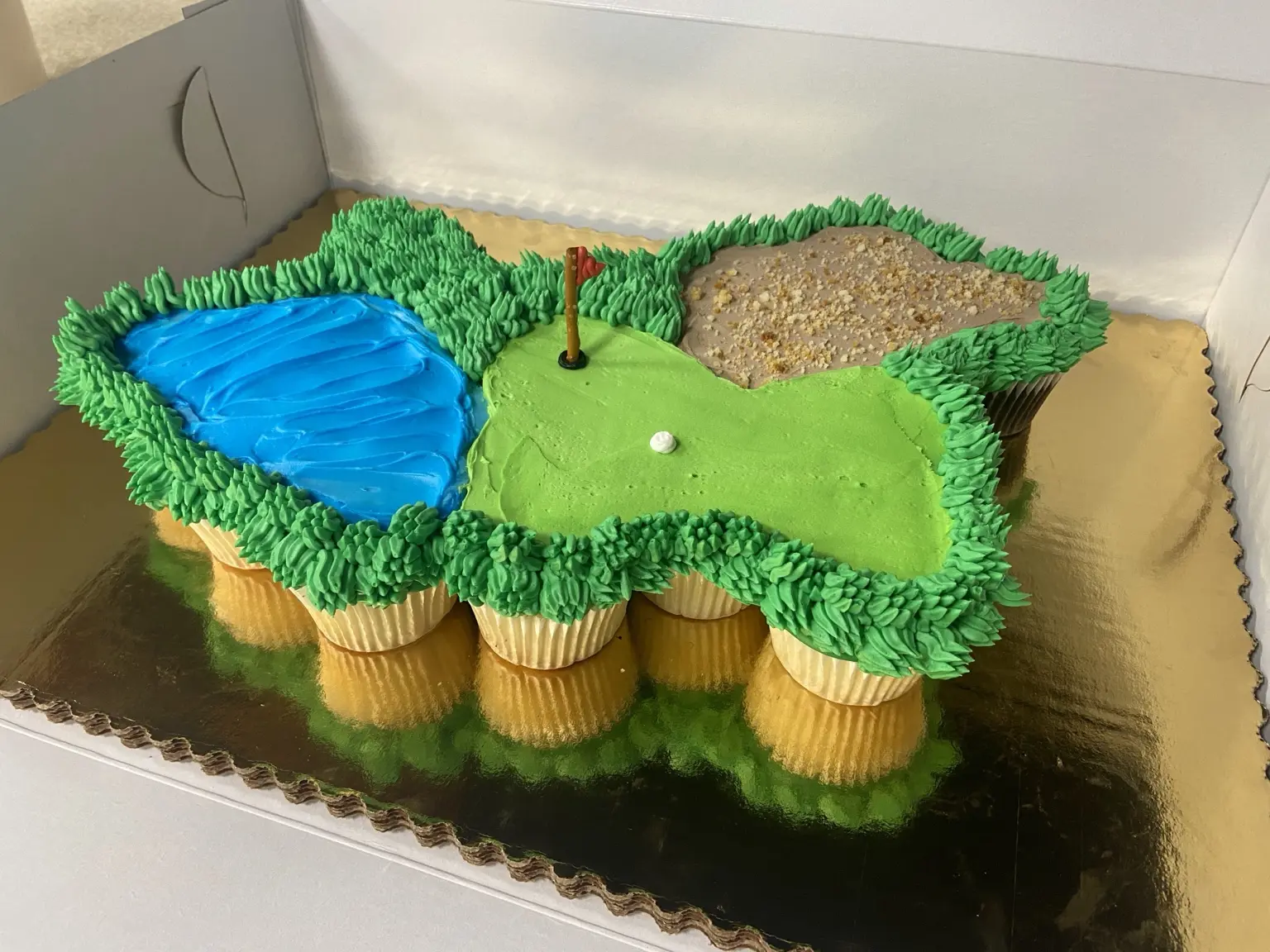 Golf course cupcakes